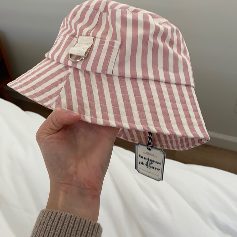 Business & Pleasure co bucket hat